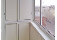 Шкаф раздвижной для балкона (алюминий + белые сендвич панели)